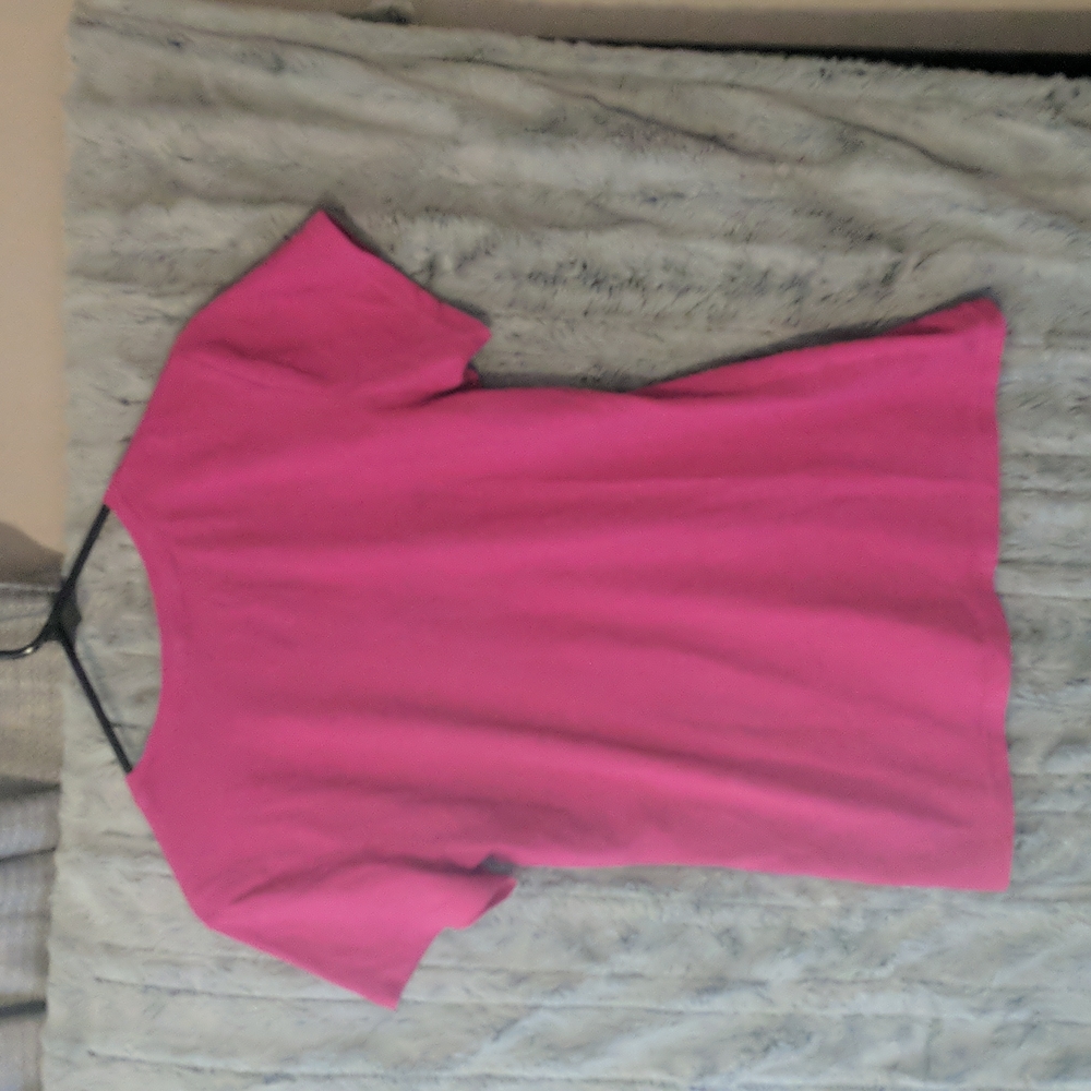 Nike DRI fit tee. Perfect for the gym - Picture 4 of 5
